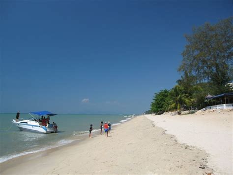 worlds  beautiful paradise beaches batu ferringhi beachpenang
