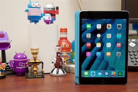 ipad mini  review  lighter faster tablet    screen