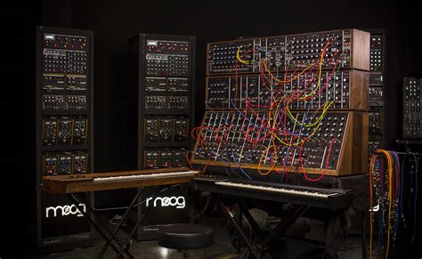moog synthesizer iiic returns  production gearjunkiescom