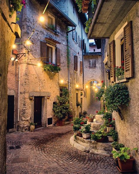 street  lombardy italy rcozyplaces