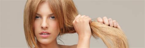 Ma c’è da dire che in erboristeria ormai si trovano molti prodotti coi quali si possono trattare efficacemente i capelli secchi. Capelli secchi: come difenderli d'inverno