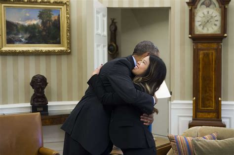 obama ebola nurse hug president embraces nina pham time