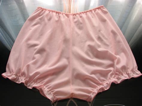 1950 S Vintage Pink Nylon Ruffle Granny Panties~ruffles~sissy Pants