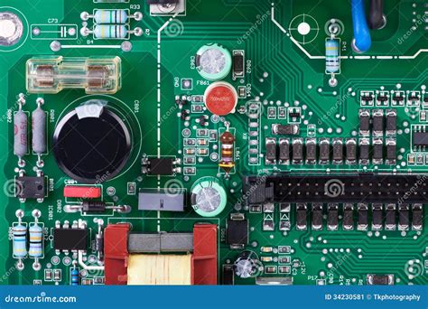 circuito  molti componenti elettronici immagine stock immagine  circuito verde