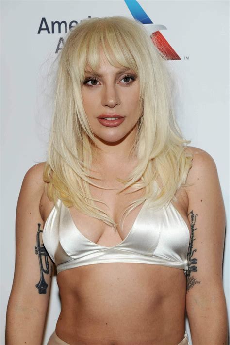 Lady Gaga Cleavage 27 Photos Thefappening