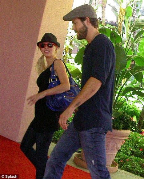Ryan Reynolds Files For Divorce From Scarlett Johansson In Los Angeles