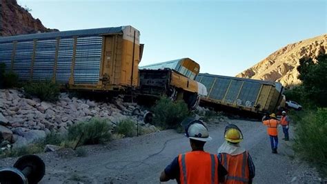 southeast nevada train derails damages dozens   vehicles