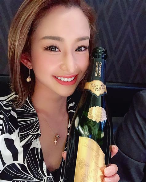 japan s no 1 hostess earns s 1 200 day and once got a s 38 000 diamond necklace as a t