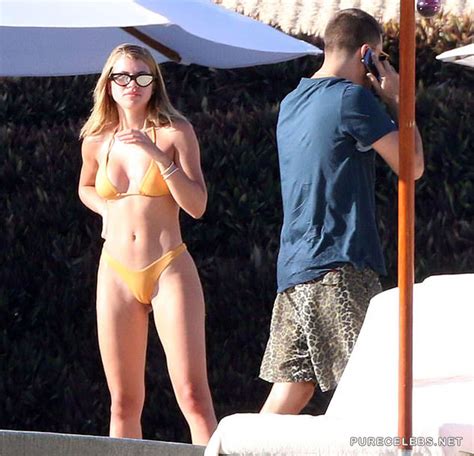 sofia richie shows off her serious cameltoe in bikini