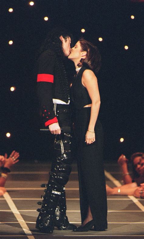 The Kiss No One Thought Would Last Sexiest Moments In Mtv Vma