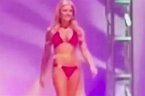 miss california contestant exposes boobs in catwalk wardrobe
