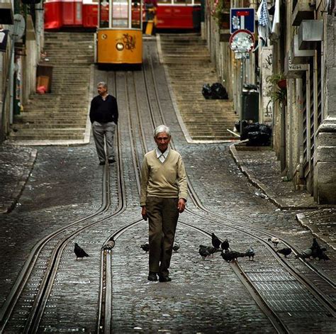 25 Beautiful Street Photography Examples