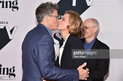 Tim Daly And Téa Leoni Kiss At The Madame Secretary Season 5 News