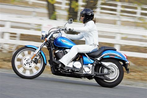 motorcycle review  kawasaki vulcan  custom women riders