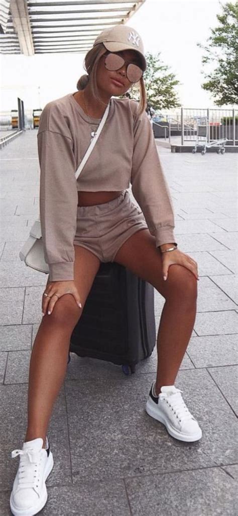 Pin By Style A Holic 4 0 On I’m 0ut In 2020 Cute Airport Outfit