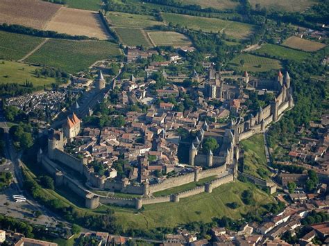fortified medieval town  solon deviant  deviantart medieval town european castles medieval