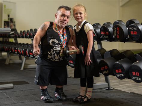 world s smallest powerlifter 7st man becomes world champ