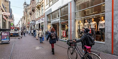 brands leases retail space  spuistraat   hague kroesepaternotte
