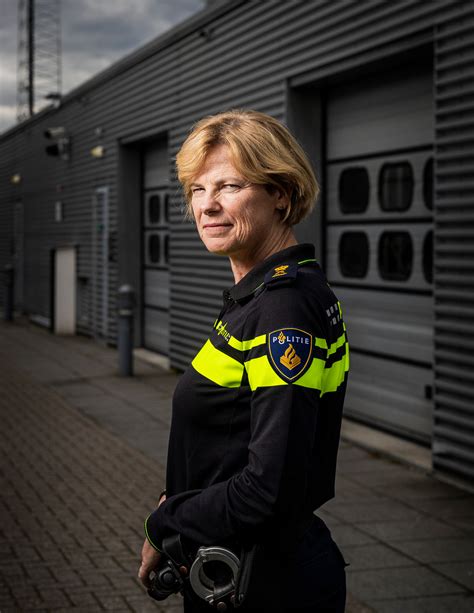 de politie door alle liquidaties en boerenprotesten nog wel genoeg aandacht voor haar eigen