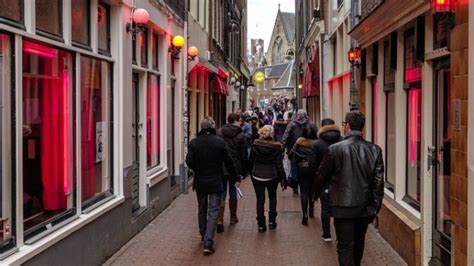 amsterdam to ban tours of the red light district from 2020 her ie