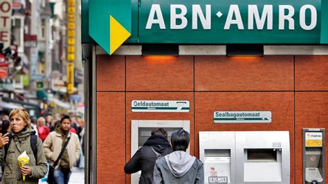 abn amro klanten betalen om meer   euro  jaar op te nemen economie nunl