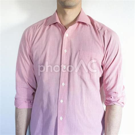 ピンク色のシャツを着た男性 No 1454382｜写真素材なら「写真ac」無料（フリー）ダウンロードok