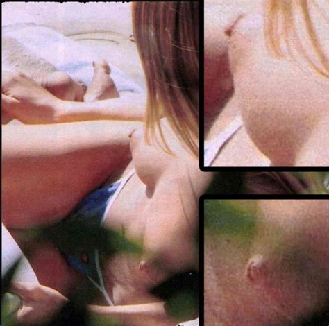 jennifer aniston hard nipples and topless pics
