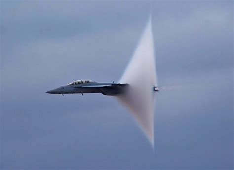 aircraft travels    speed  sound mechstuff
