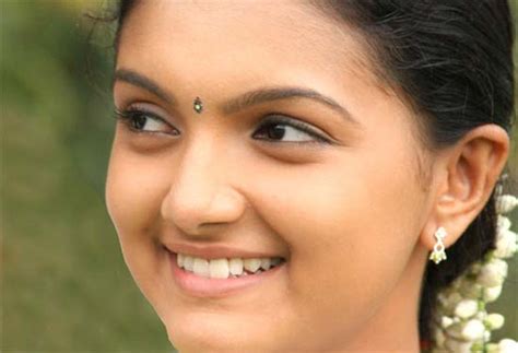 tamil hot hits actress poornima bhagyaraj hot hits photos biography videos 2011