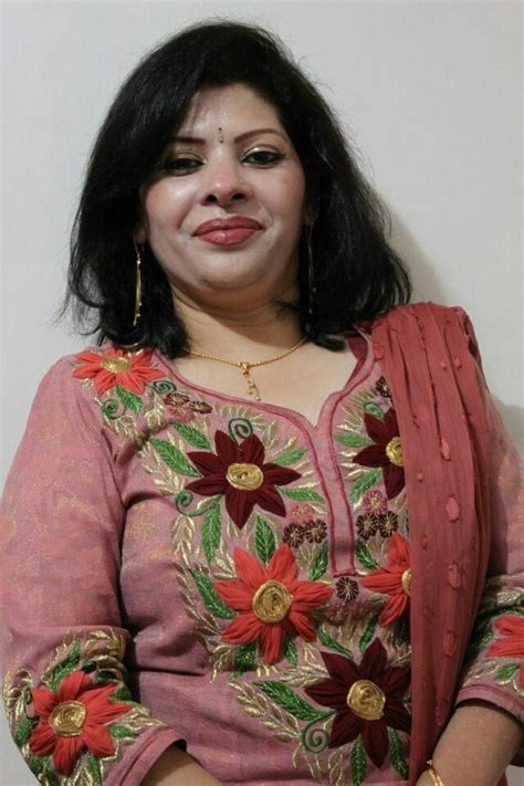 portrait girl auntie desi saree hot beauty collection quick women