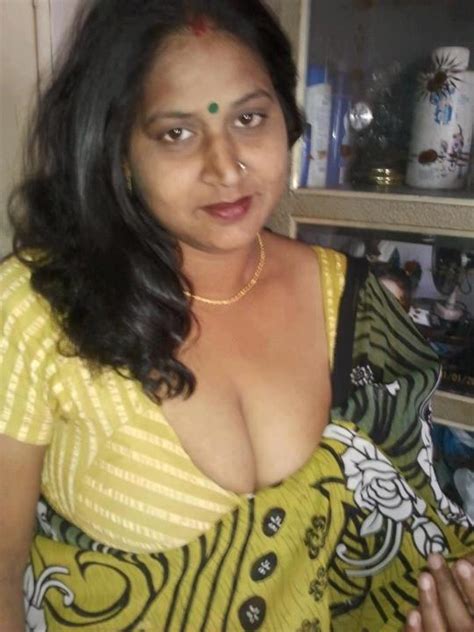 Housewife Photo Desi Masala Housewife Of Real Life In Saree And