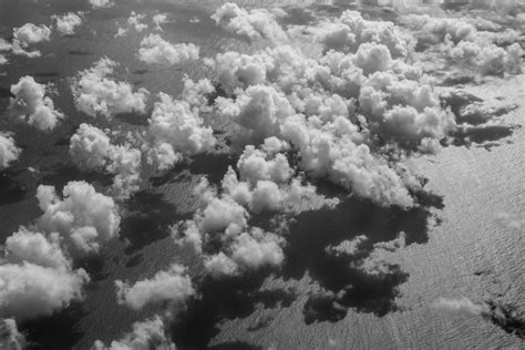 wallpaper ocean shadow sea white black reflection clouds meer waves wolken weiss