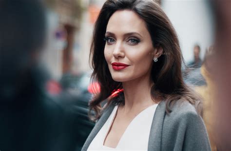 Minh Tinh Angelina Jolie Tiết Lộ ý định Rời Bỏ Hollywood