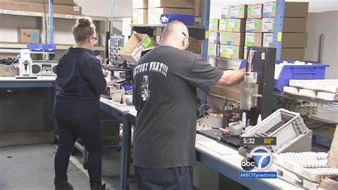 Momentum Builds To Raise Minimum Wage In Los Angeles Abc7 Los Angeles