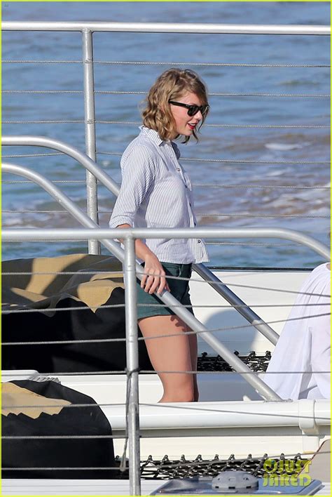 Taylor Swift S Belly Button Baring Beach Day New Bikini Pics Photo