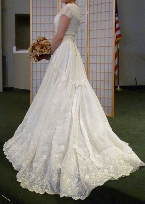 Vintage White Cotton Slimming Wedding Dress By