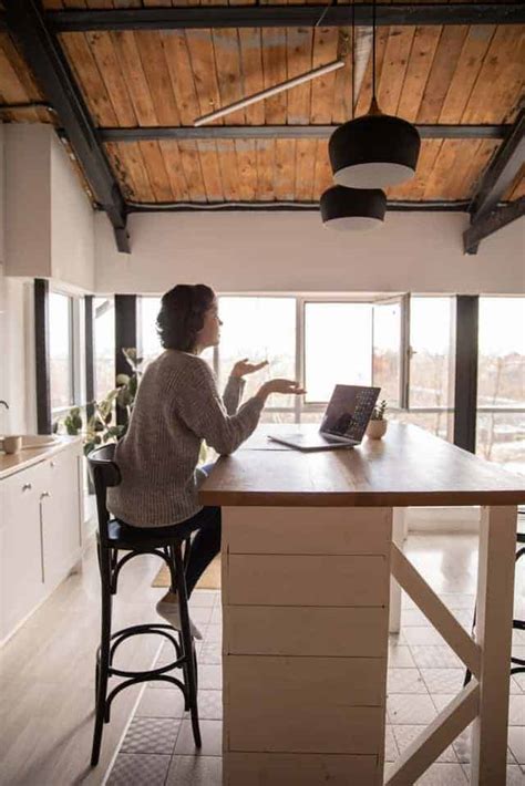 27 Best Stay At Home Jobs For Beginners That Pay Well In 2023