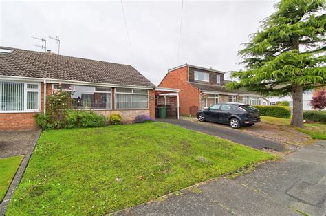 bed semi detached bungalow  sale  mitchell road kingswinford dy zoopla