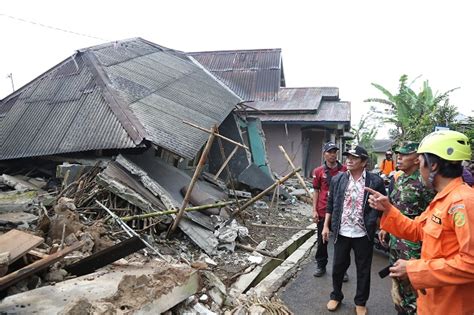 gempa  sk hancurkan ratusan rumah warga kalibening pemerintah