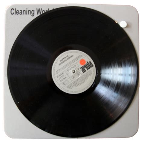 easy  affordable ways  clean  vinyl records  hand  vinyl factory