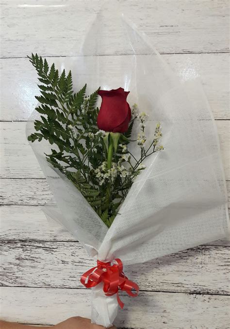 ramo de rosa importada   colores segun stock disponible center flowers venta de flores