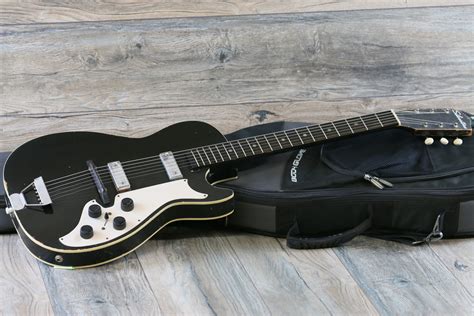 vintage  silvertone  stratotone sears catalogue guitar black ohsc lovies guitars