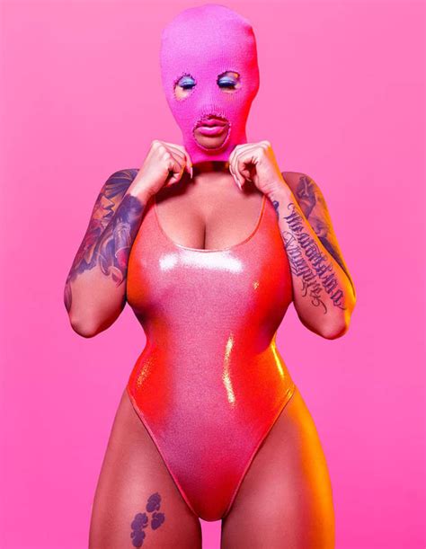 amber rose shows off her curves in super sexy swimsuit daily star
