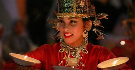 beautiful asian model indonesian traditional dancer