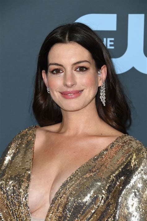 Busty Milf Anne Hathaway Displays Her Perfect Cleavage