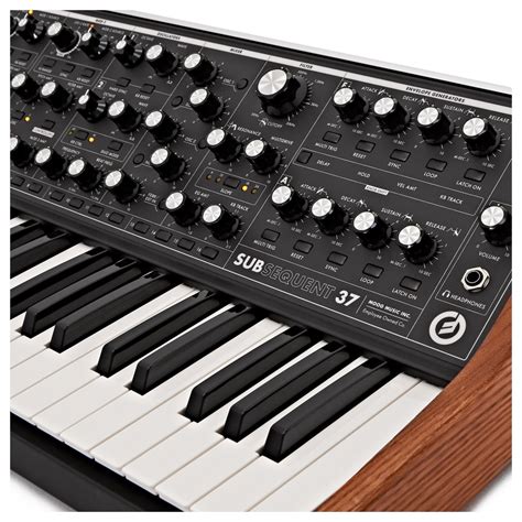 moog subsequent  analog synthesizer  gearmusic