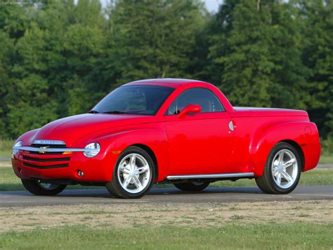 Unloved By The Masses The Retro Sport Truck Chevrolet Ssr Is A Hot