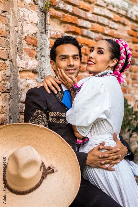 Pareja Charro Adelita Amor Jóvenes Mexicano Cultura Traje Típico