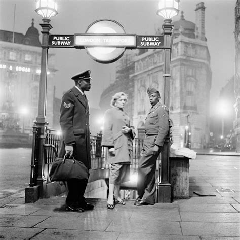 31 Amazing Photos Of The London Underground From The 1950s