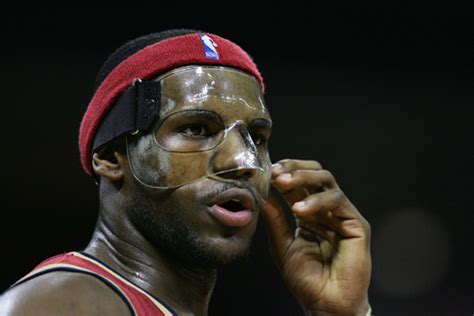 lebron james wears black mask  cover broken nose  heat beat knicks sports illustrated